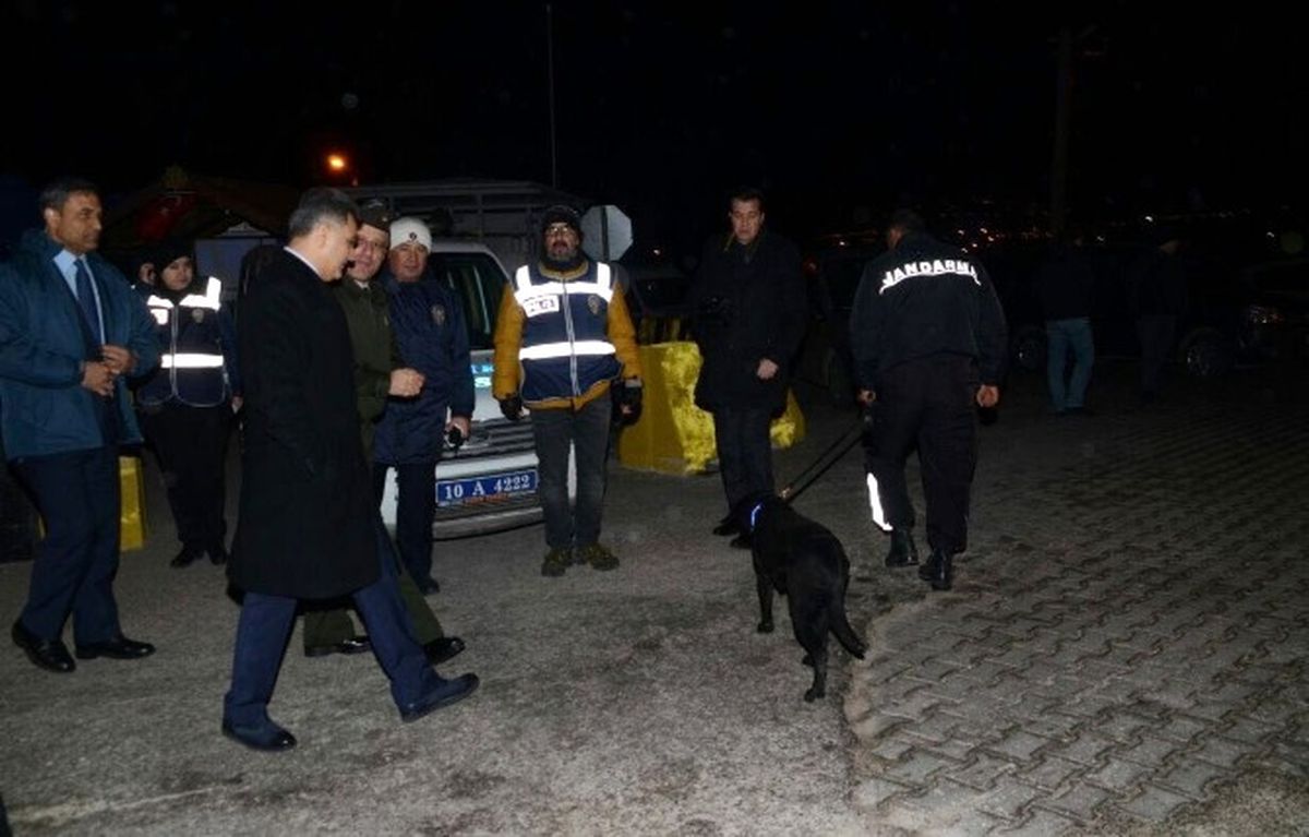Balıkesir\'de Aranan 22 Şahıs Gözaltına Alındı