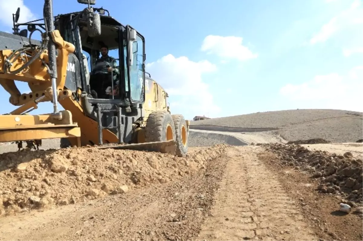 Battalgazi Belediyesi Kıraç Küme Evleri Bölgesinde Yeni İmar Yolları Açıyor