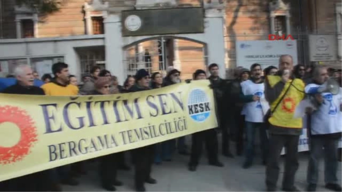 Bergama Kesk, Bergama\'da Üyelerinin Ihracını Protesto Etti