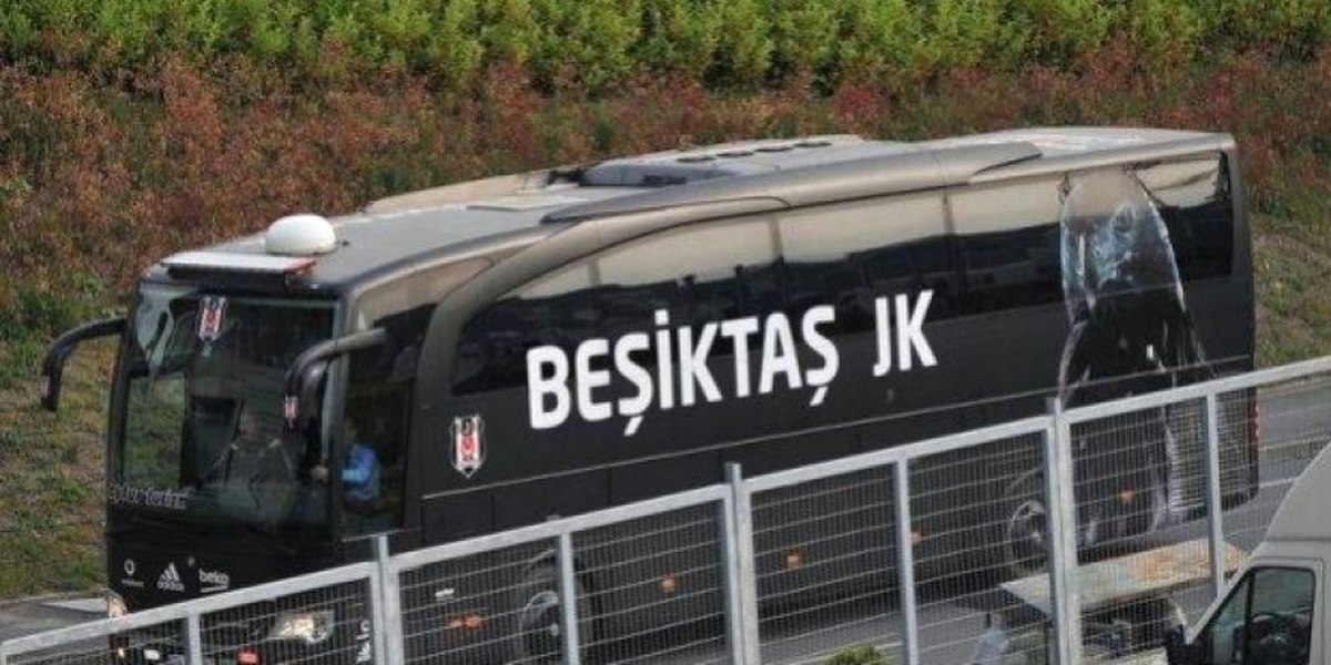 Beşiktaş Otobüsüne Taşlı Saldırı İddiası