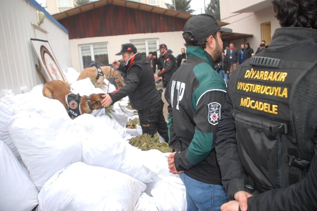 Diyarbakır\'da Uyuşturucu ve Kaçakçılık Operasyonu