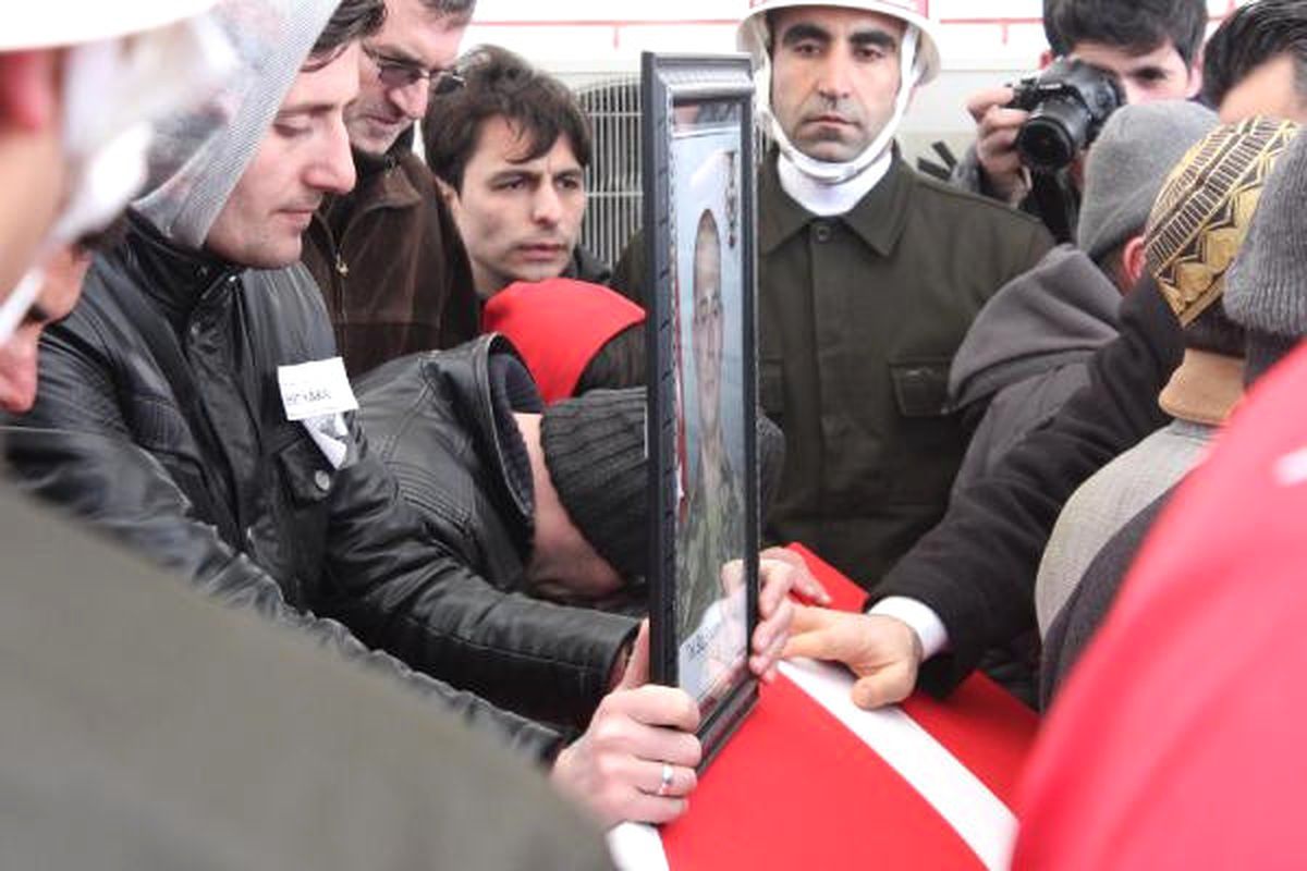 El Bab Şehidini 10 Bin Kişi Son Yolculuğuna Uğurladı