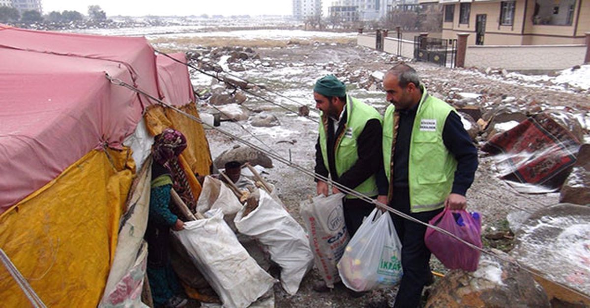 İhh\'dan Depremzedelere Yardım Eli
