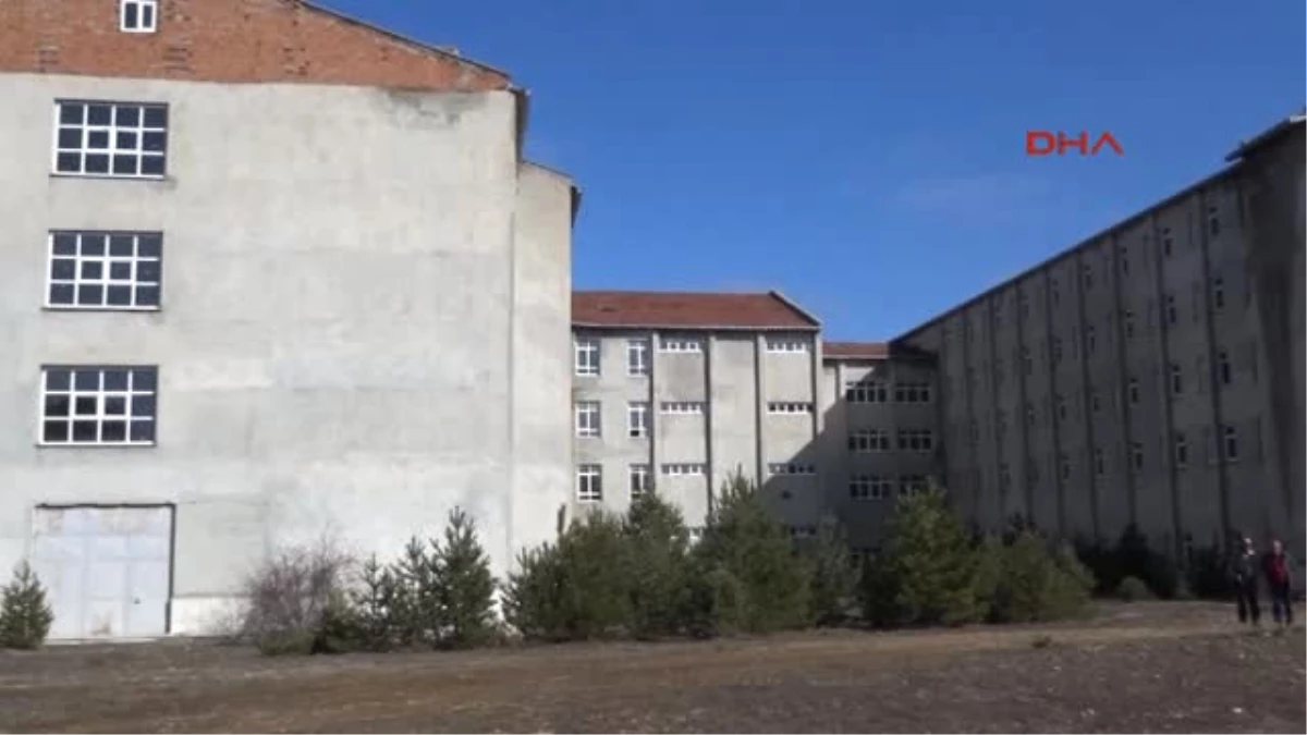 Kastamonu Devletin Binasında Hırsızlara Karşı Ücretsiz Nöbet Tutuyor
