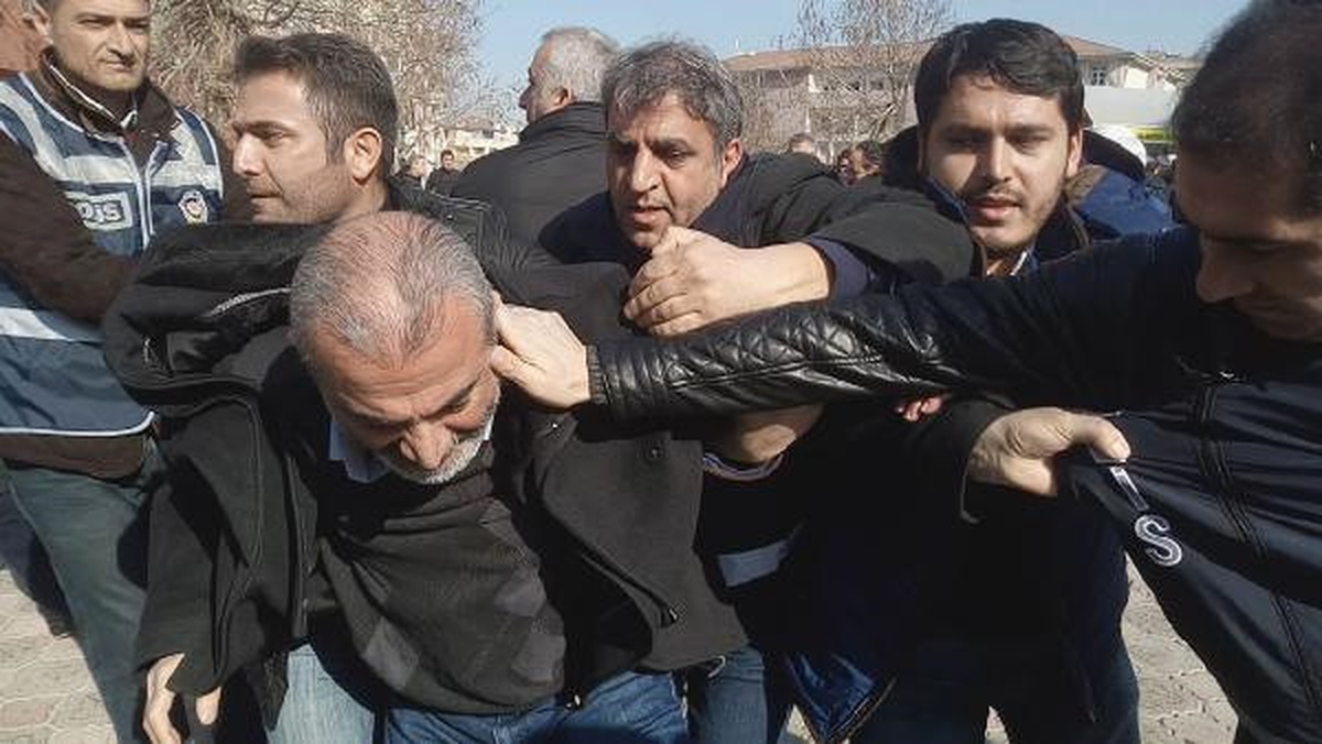 Malatya\'da Kesk\'in İhraçlara Karşı Düzenlediği Eylemde 31 Kişi Gözaltına Alındı