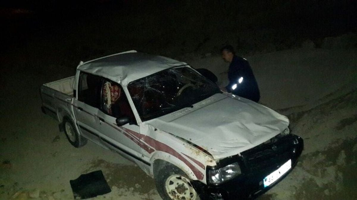 Pikap Şarampole Yuvarlandı: 2 Yaralı