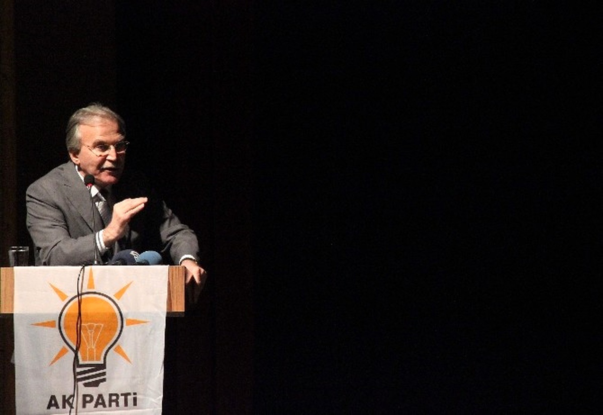 Şahin: "Şu Anki Anayasaya Göre Cumhurbaşkanları Yetkilidir Ama Sorumsuzdur"