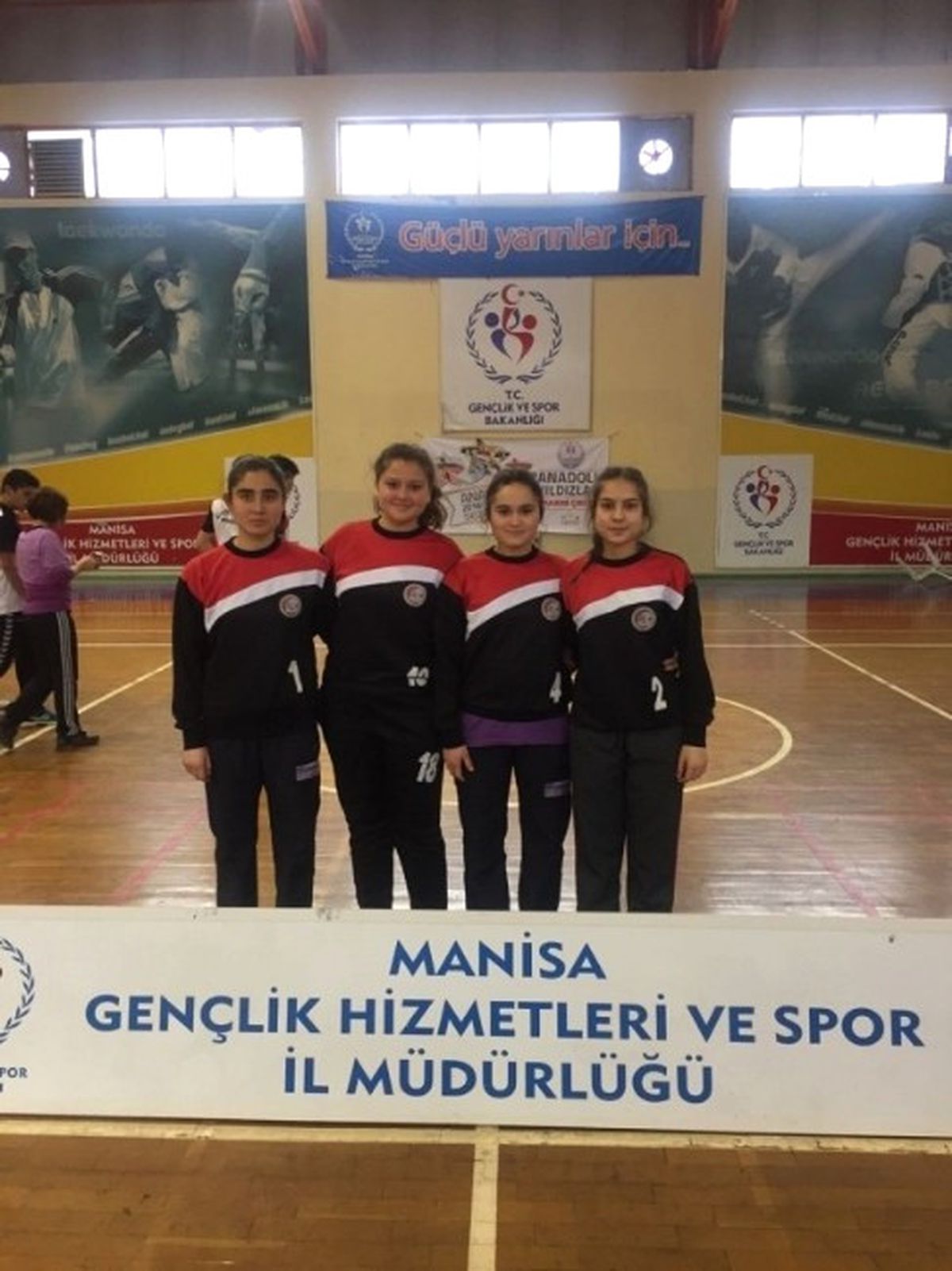 Selendili Badmintoncular Manisa Şampiyonu