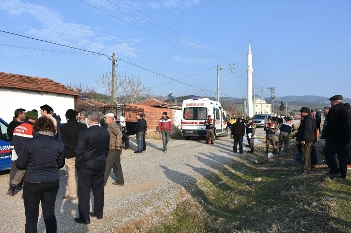 Servis Aracının Altında Kalan Öğrenci Öldü