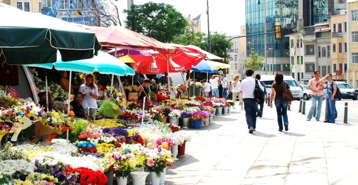 Sevgi·li·ler Günü\'nde 9 Mi·lyar Lira Harcanacak