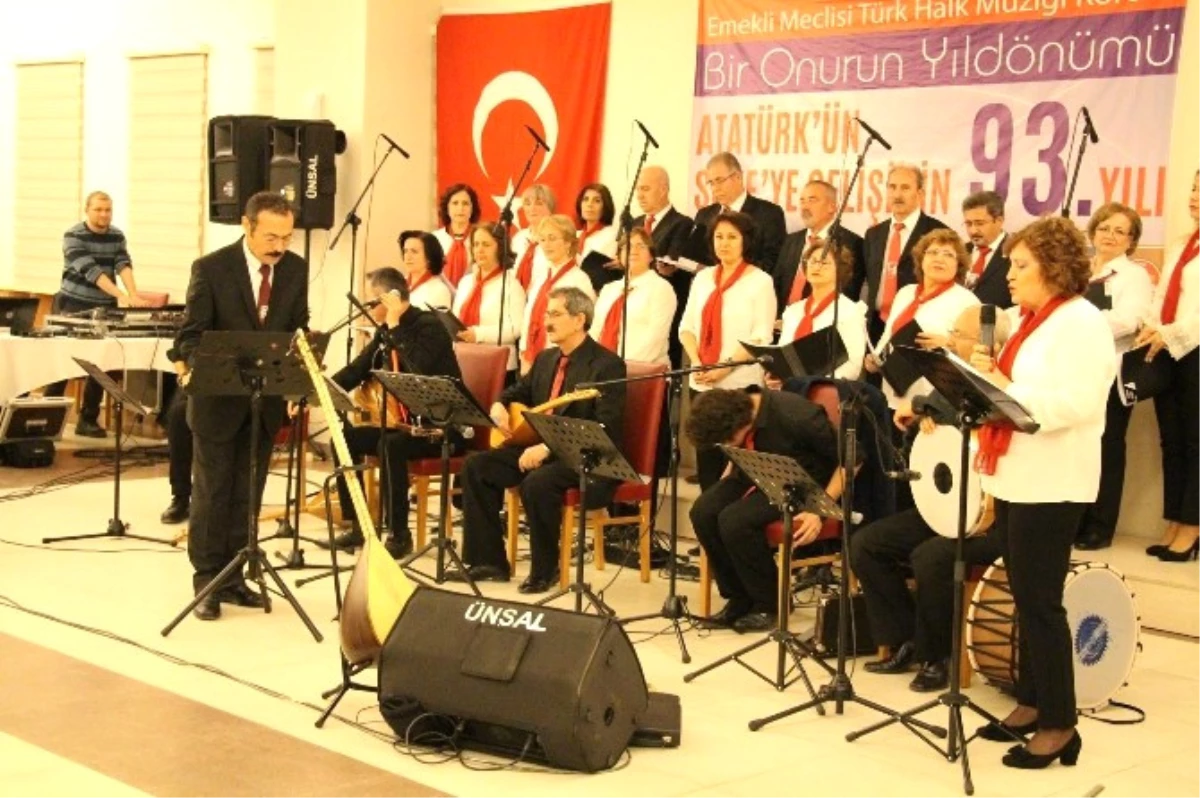 Söke\'de Emeklilerden Atatürk\'ün Anısına Thm Konseri