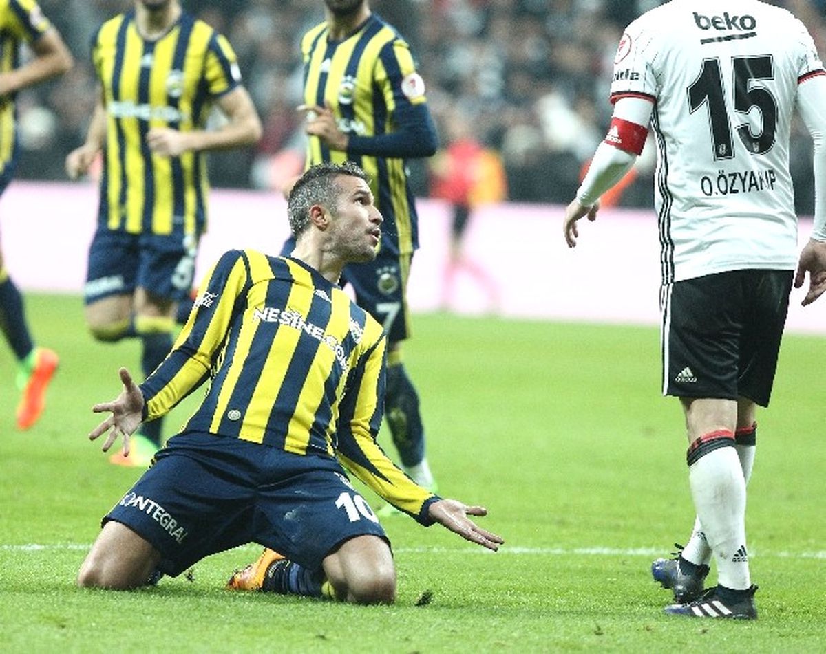 Tahkim, Robin Van Persie\'nin Cezasını İndirdi