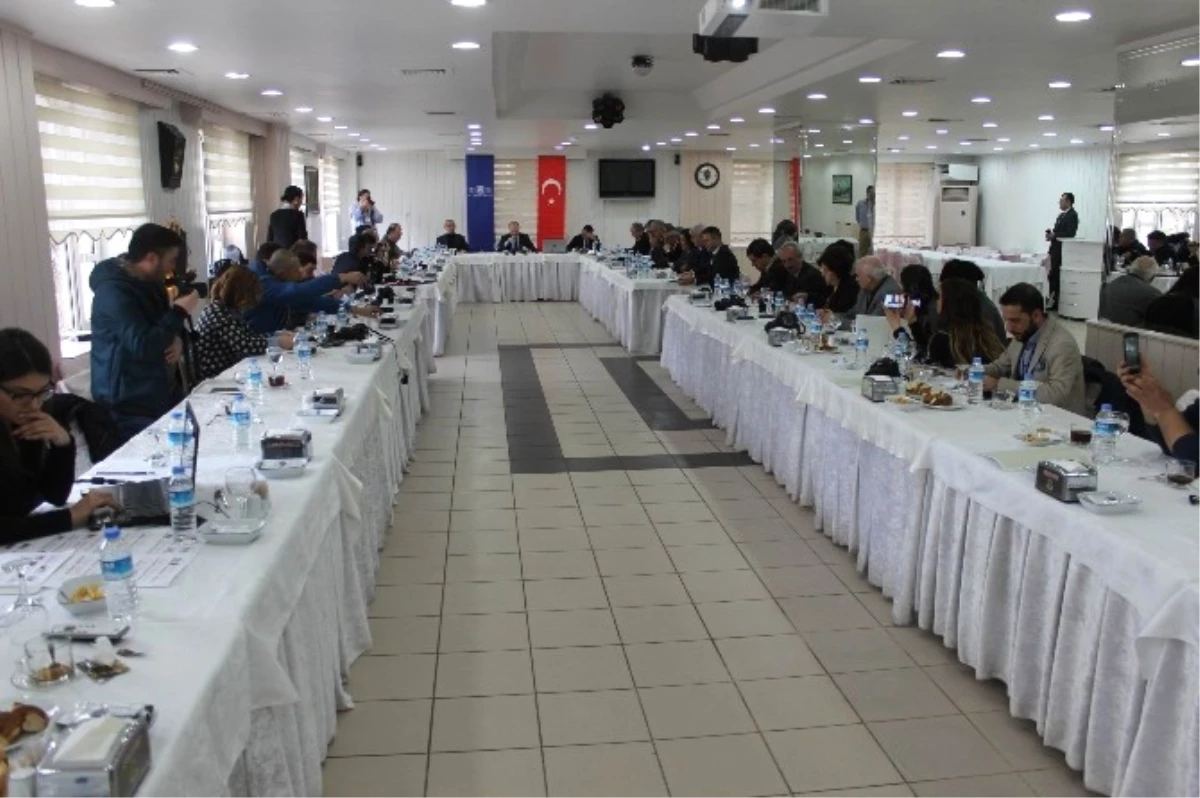 Tekirdağ Valisi Ceylan, 2016 Yılı Değerlendirme Toplantısı Düzenledi