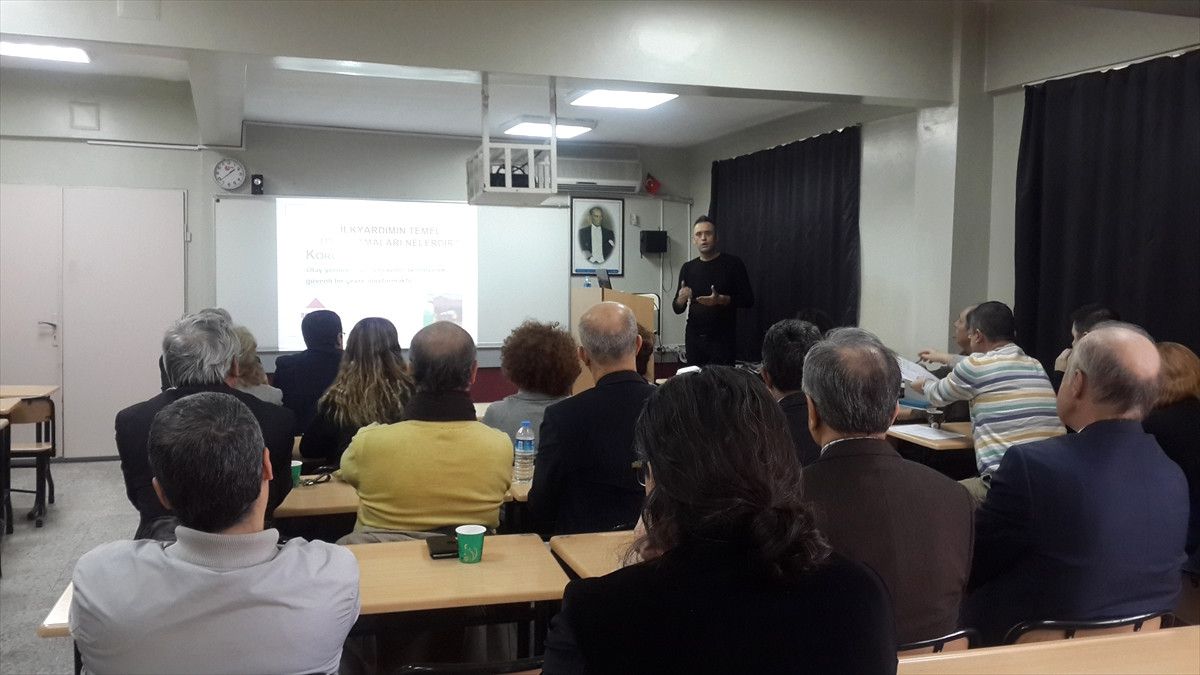 Tü\'de Öğretim Üyeleri ve İdari Personele İlk Yardım Eğitimi