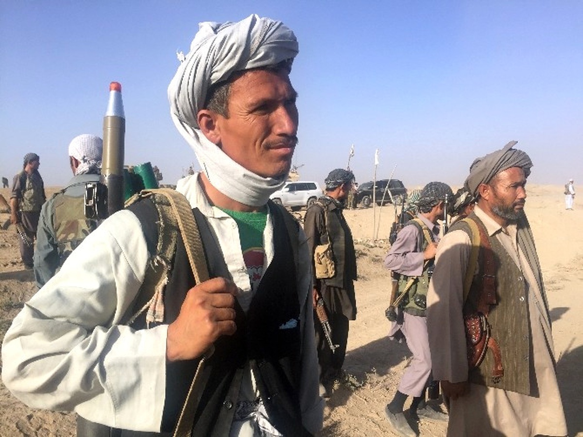 Afganistan\'da 12 Kişilik Yerel Güç Taliban\'a Katıldı