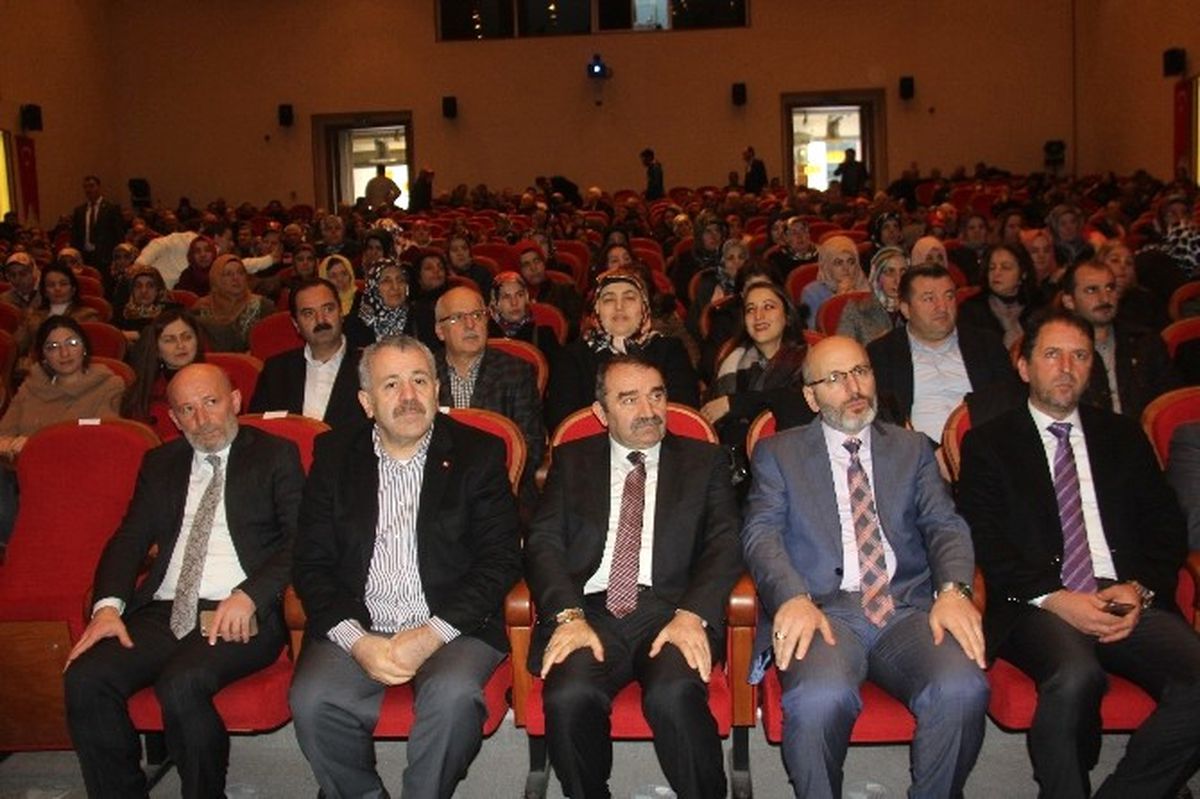 AK Parti Artvin İl Danışma Meclisi Toplantısı\'nda Gündem Referandum