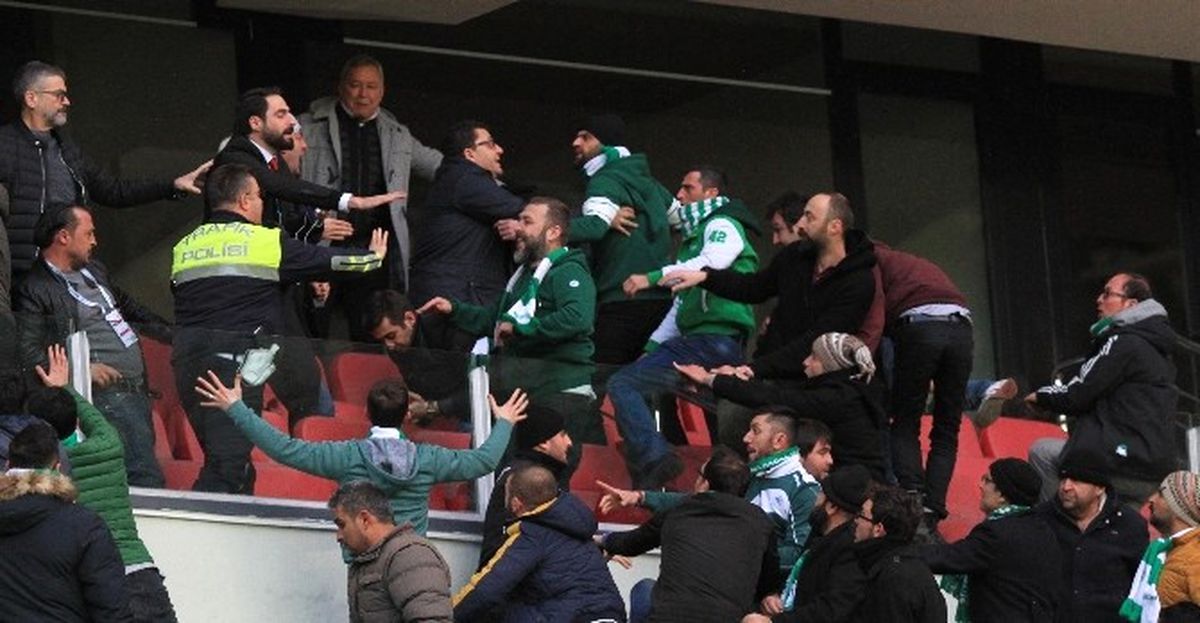 Antalyaspor Başkanı Öztürk\'e Saldırı