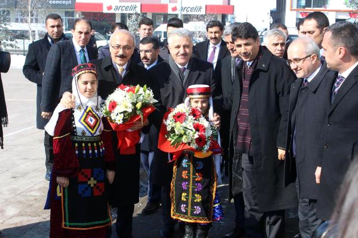 Bakanlar Arslan ve Elvan, Kars\'ta Stk Temsilcileriyle Buluştu (2)