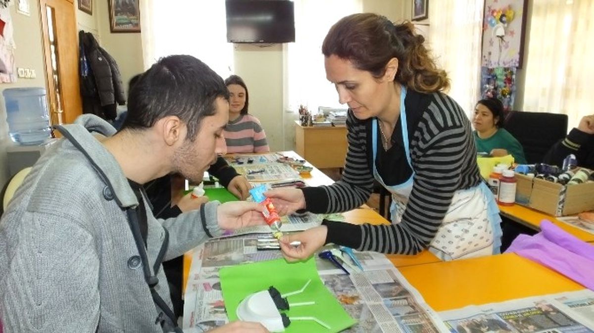 Burhaniye\' de Engeller Eğitimle Aşılıyor