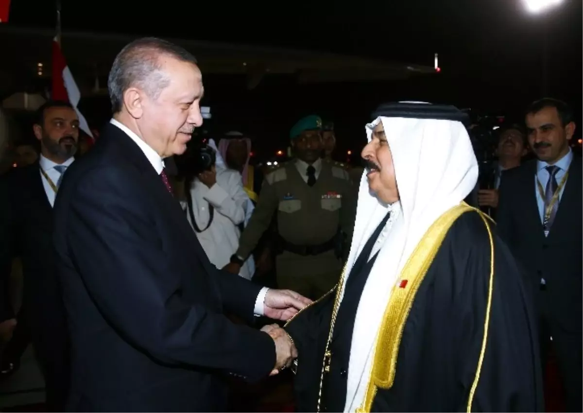 Cumhurbaşkanı Erdoğan Bahreyn\'de Resmi Törenle Karşılandı