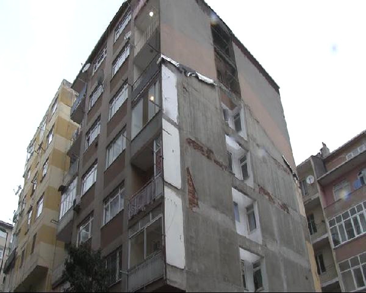 Dha İstanbul - Zabıtanın Mühürleyip Boşalttığı Binadaki 11 Dairenin Tamamı Soyuldu