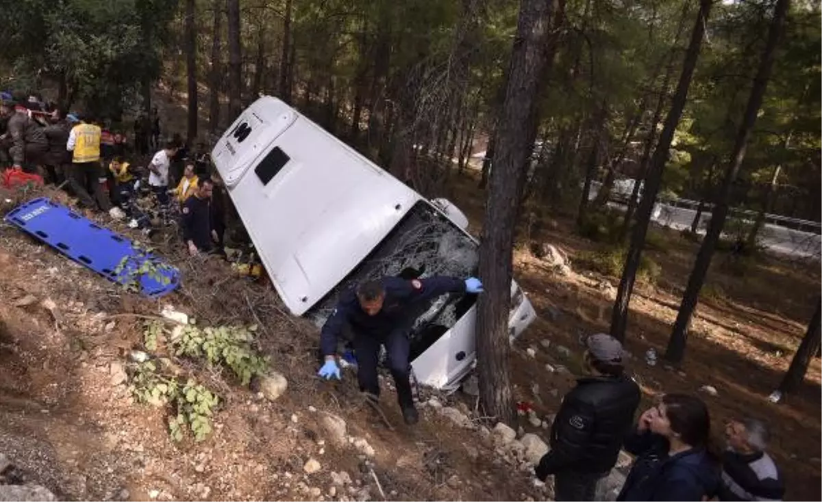 Dha Yurt;şenlikten Dönen Midibüs Uçuruma Devrildi: 2 Ölü, 9 Yaralı (2) - Yeniden