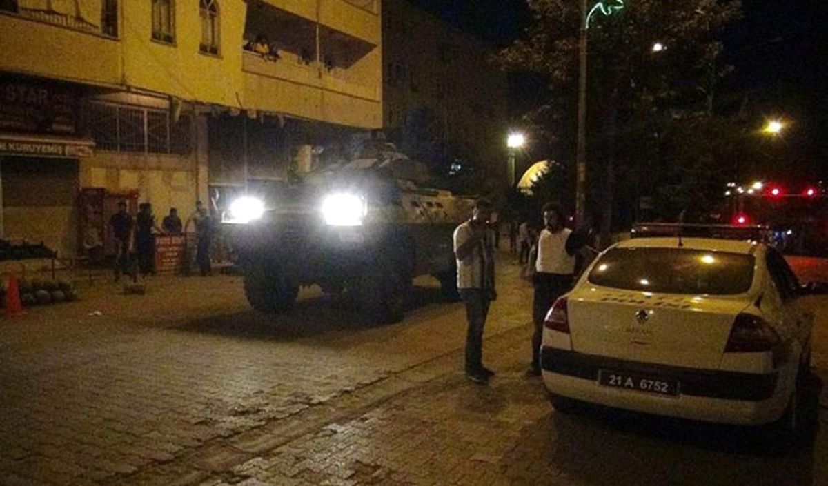 Diyarbakır\'da Kahvehanede Silahlı Saldırı: 1 Ölü, 2 Yaralı