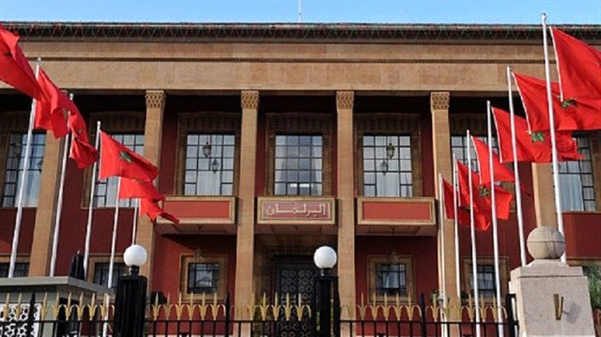 Fas\'ta Onlarca Kişi Memurluktan Atıldı