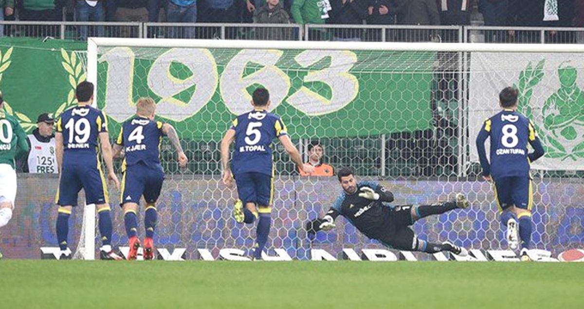 Fenerbahçe, Beşiktaşlı Teknik Direktörlere Toplamda 8 Puan Kaybetti