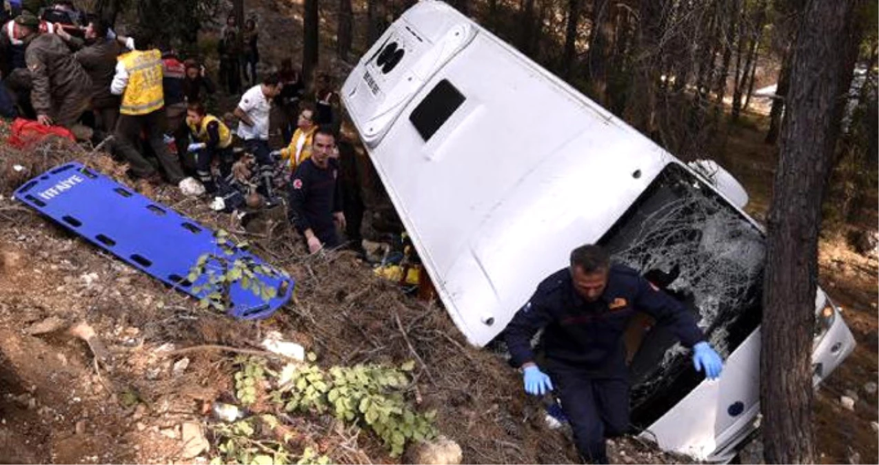 Güncelleme- Şenlikten Dönen Minibüs Şarampole Yuvarlandı: 2 Ölü, 16 Yaralı Yaralı Sayısı