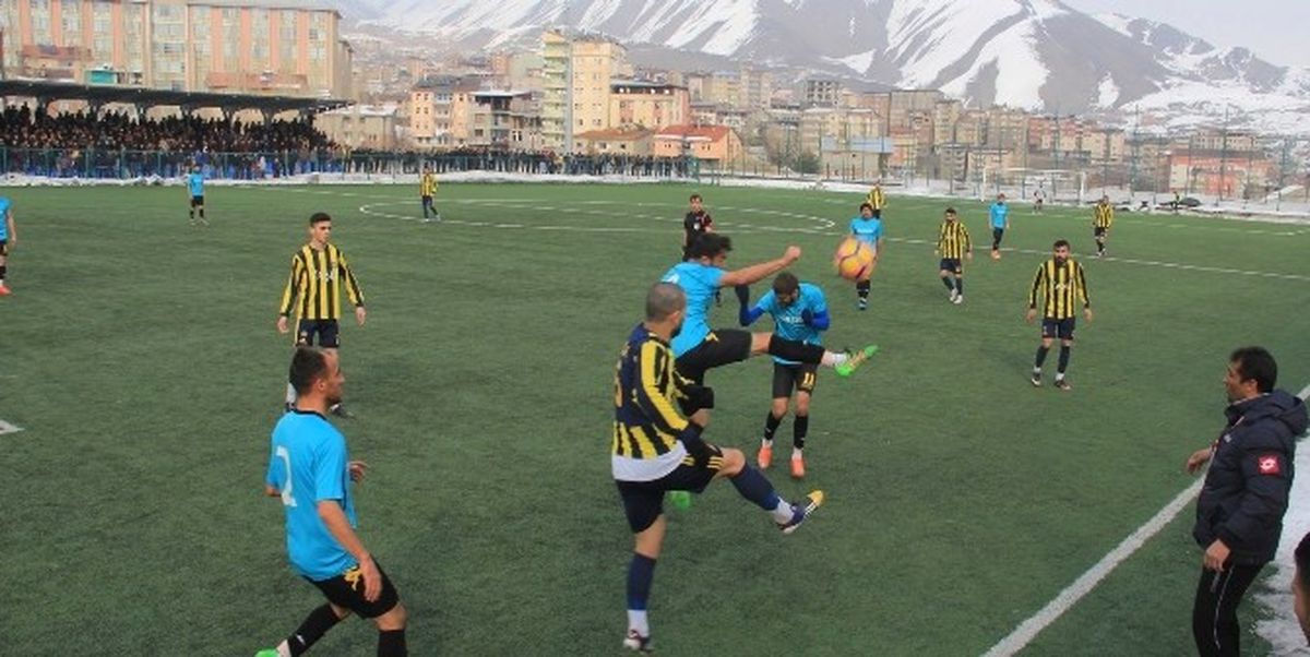 Hakkari\'de Amatör Maç Heyecanı