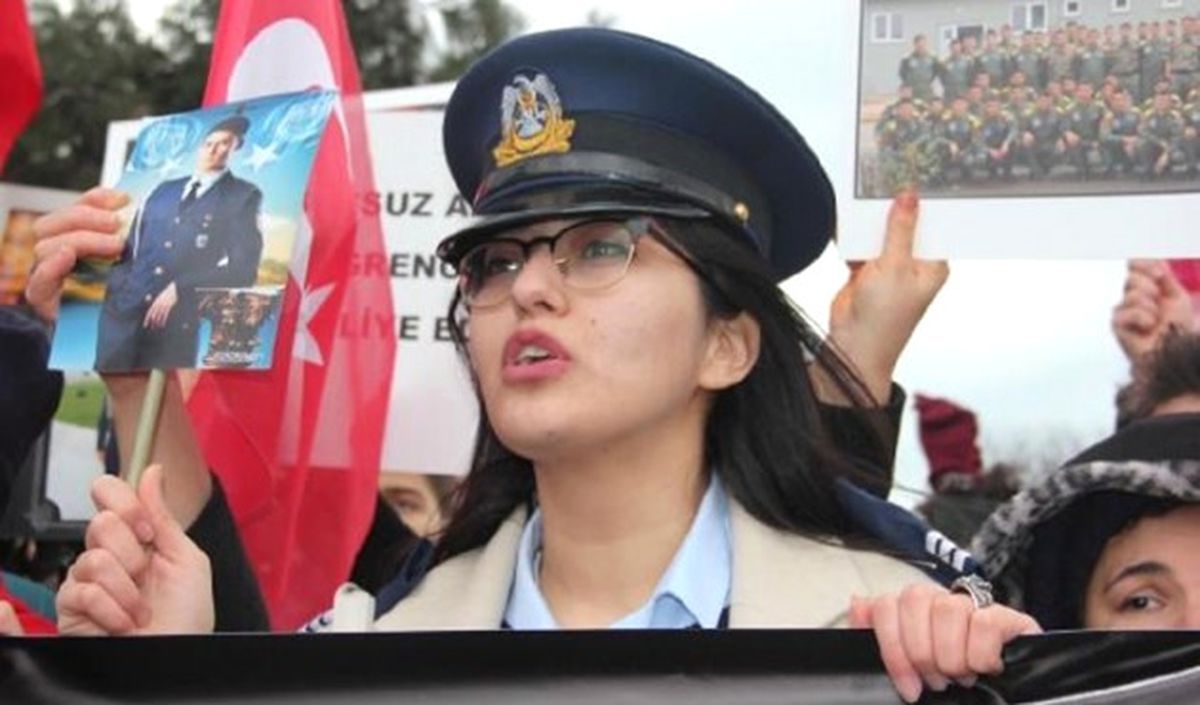 Hava Okulu Önünde Protesto
