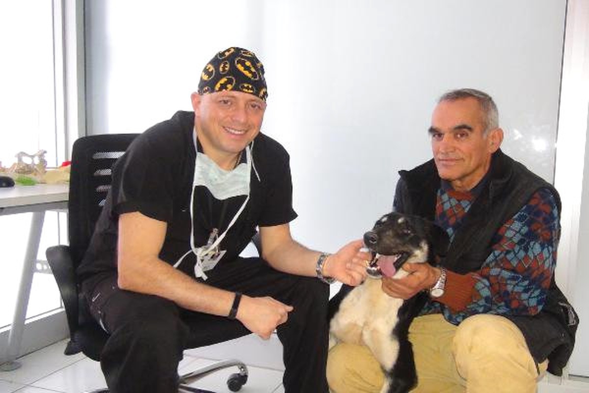 Hayvansever Nevzat Eski, Emekli Maaşıyla 60 Köpek ve 6 Kediye Bakıyor