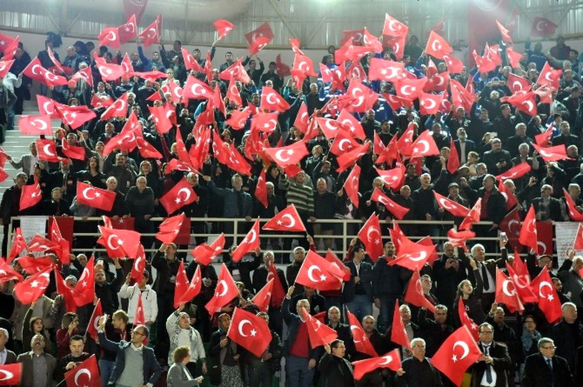 İzmir\'de CHP Referandum Kampanyasına Start Verdi