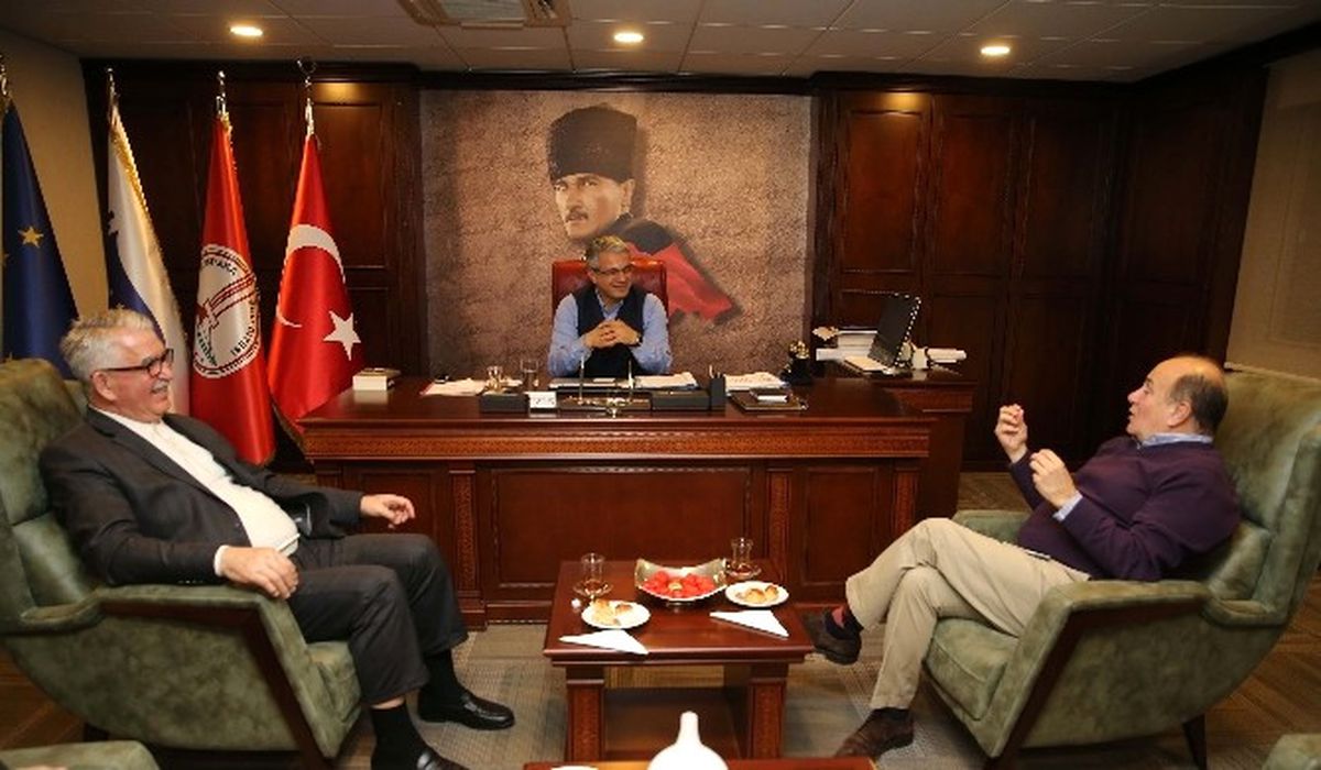 Karşıyaka\'da Uyumayan Başkan