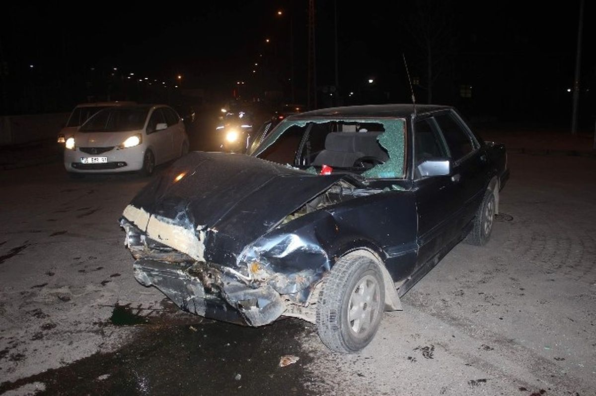 Kayseri\'de Trafik Kazası: 2 Yaralı