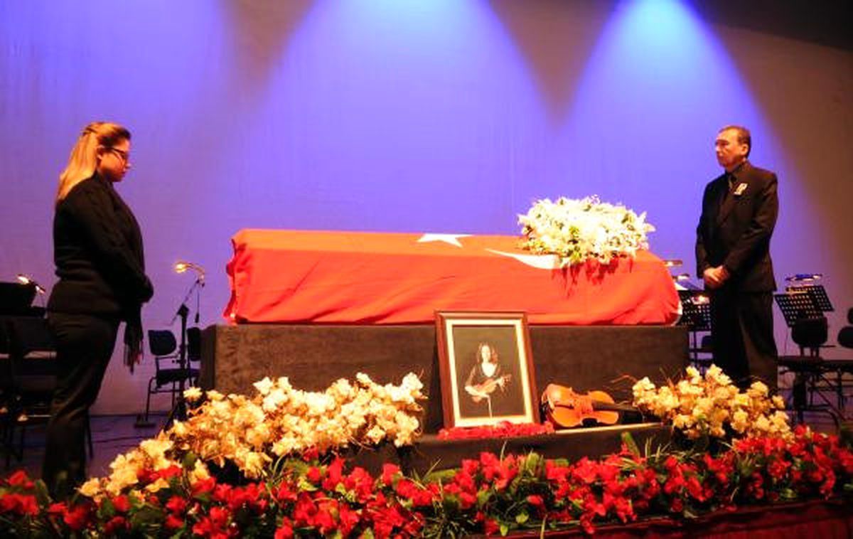 Keman Sanatçısı Nedime Zeynep Işık Toprağa Verildi