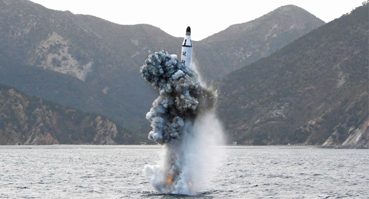 Kuzey Kore, Japon Denizi\'ne Balistik Füze Fırlattı