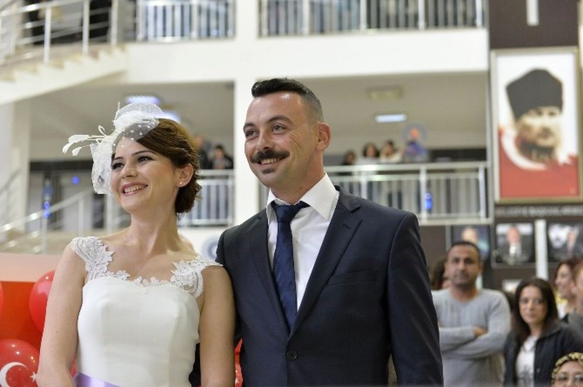 Muratapaşa\'dan Sevgililer Gününde 15 Dakikada Bir Nikah