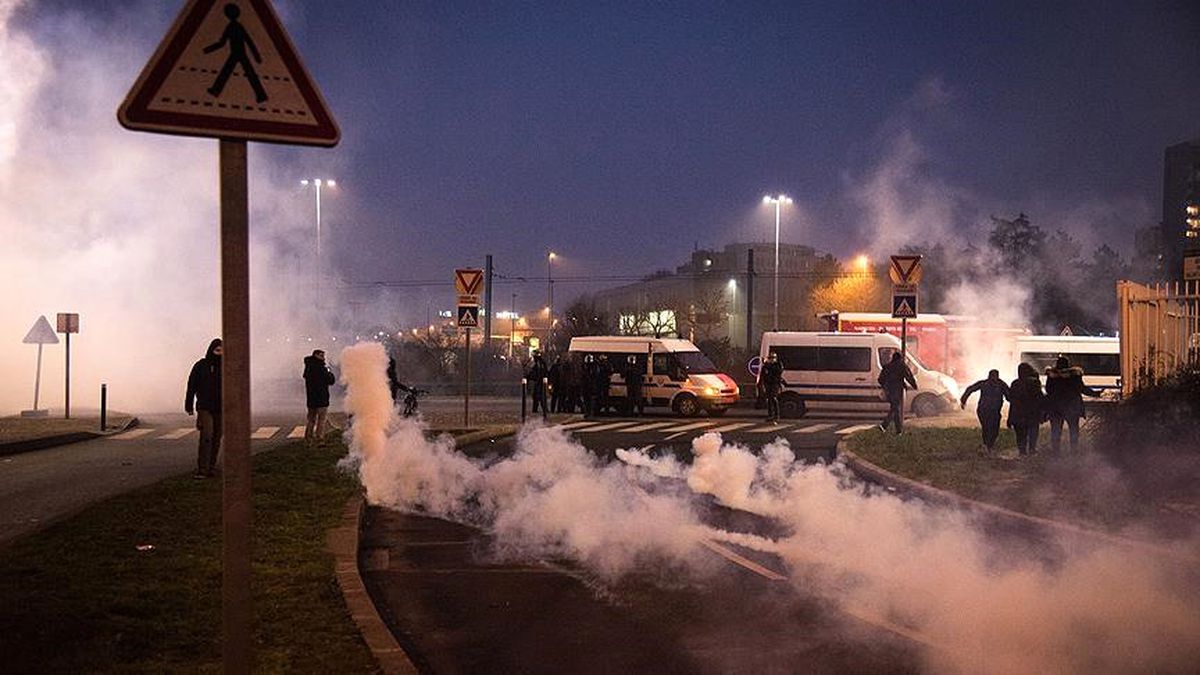 Paris\'te Polis Şiddeti Protesto Edildi
