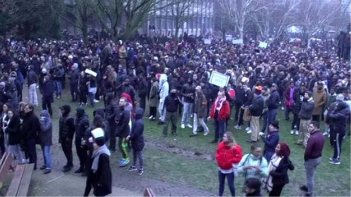 Paris\'te Polis Şiddetine Karşı Protestoda Gerginlik