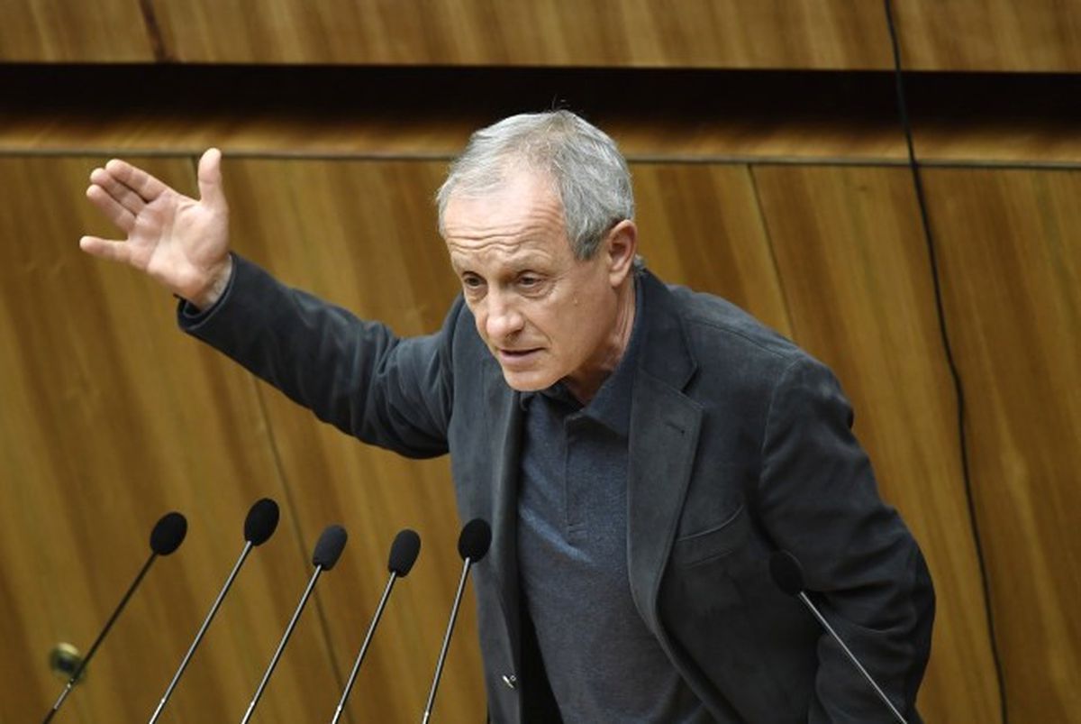 Pilz: "Türkiye, Avusturya\'da 200 Casusla Muhalifleri İzliyor"