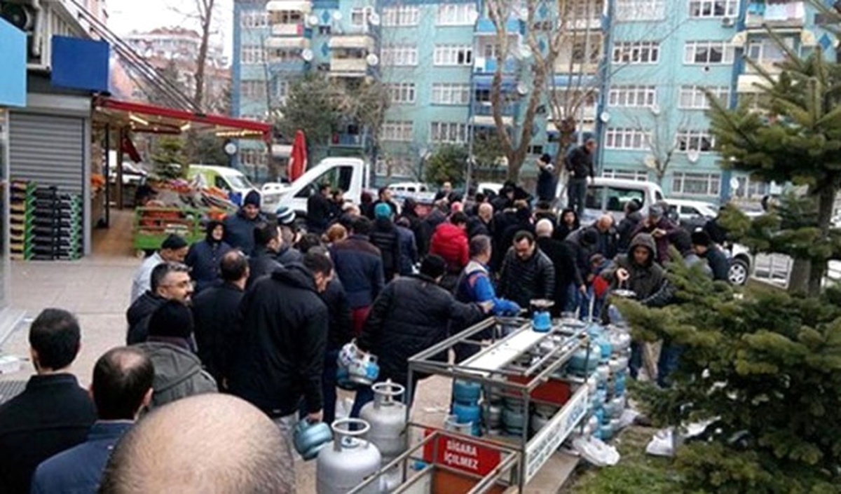 Samsun\'da Uzun Tüp Kuyrukları Oluştu