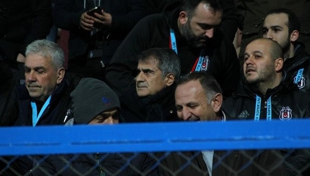 Şenol Güneş, Karabük\'te Soyunma Odasına İndi