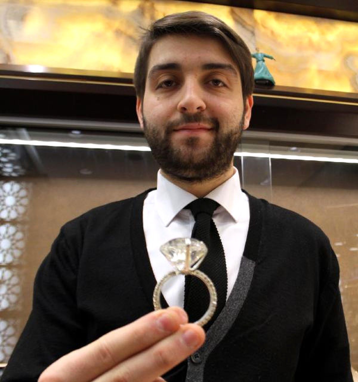 Sevgililer Günü\'ne Özel 25 Gram Ağırlığında İmitasyon Tek Taşlı Yüzük