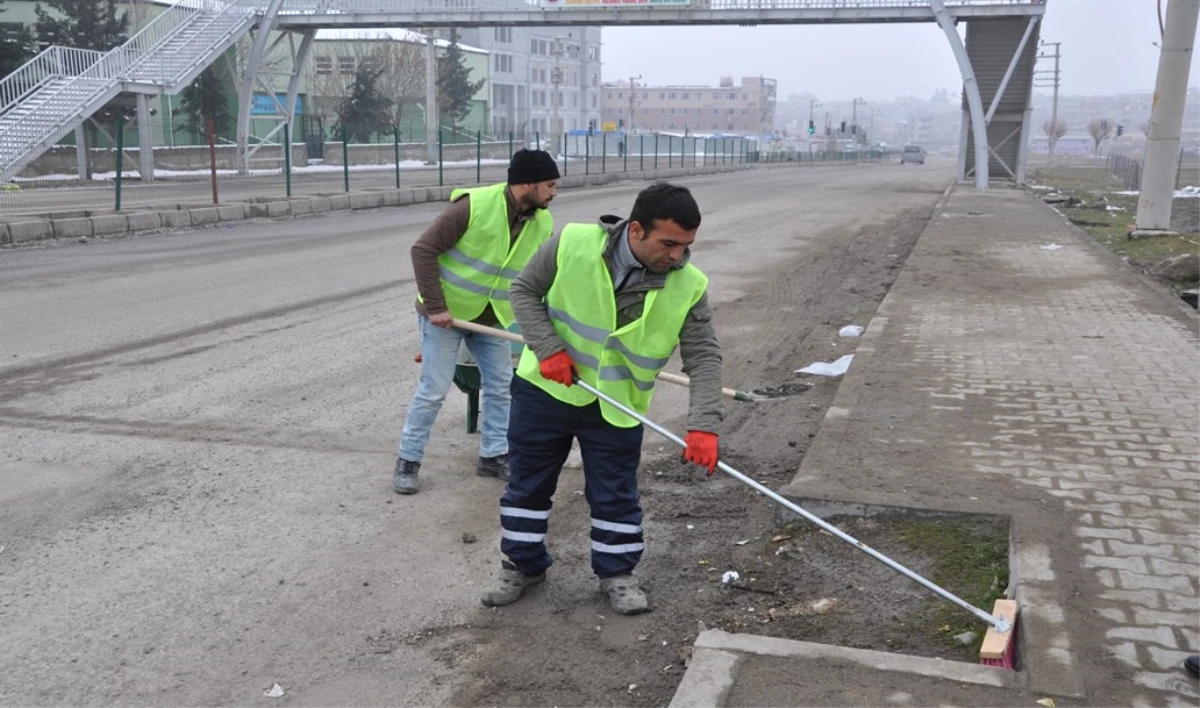 Siirt Belediyesinden Cadde Temizliği