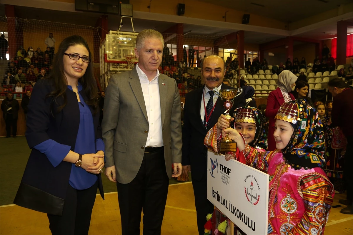 Sivas\'ta Halk Oyunları Yarışması Düzenlendi