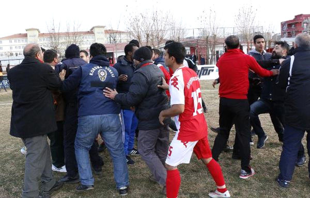 Siverek\'te Amatör Maç Sonrası Kavga