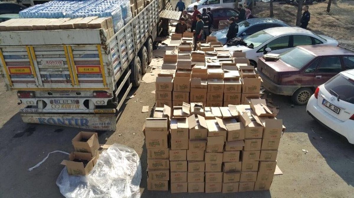 Tır\'da 49 Bin Paket Gümrük Kaçağı Sigara Bulundu