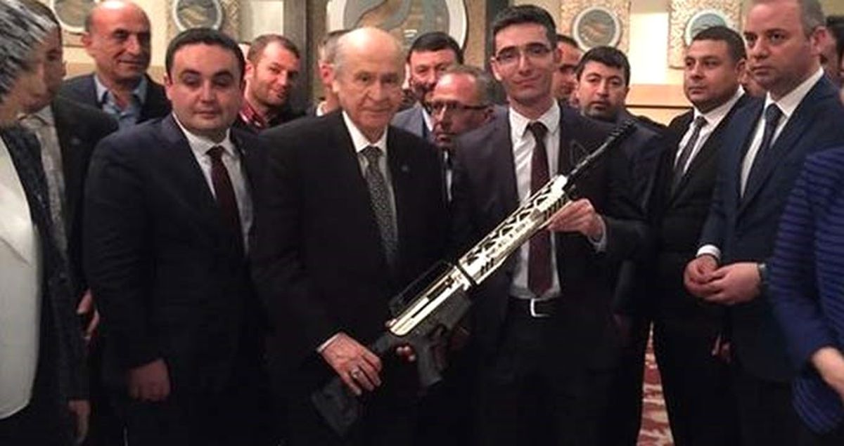 Bahçeli Tüfeği Eline Alıp Konuştu: Şimdi El Bab'a Gidebiliriz